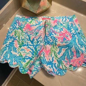 Lilly Pulitzer coral bay scalloped shorts size 12